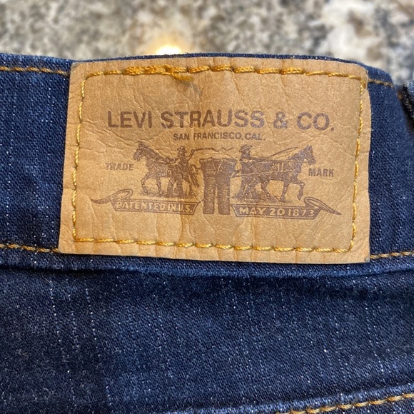 Levi’s perfectly slimming 548 capri jeans size 10​ - Picture 3 of 11